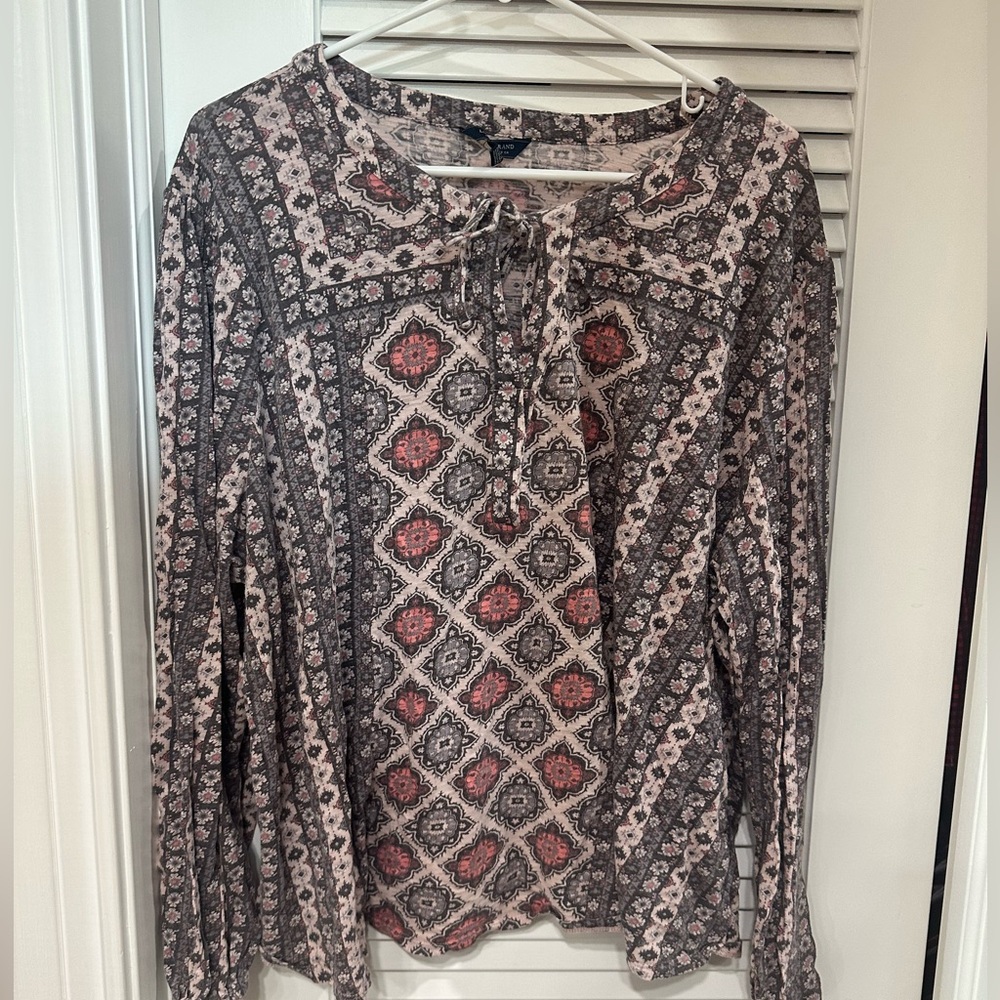 Long sleeve white tie top size 3x